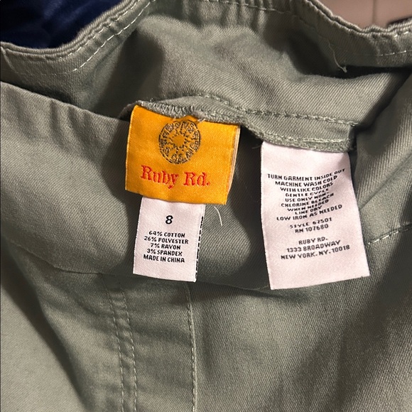 Ruby Rd. Green Ankle Pants - Picture 3 of 3